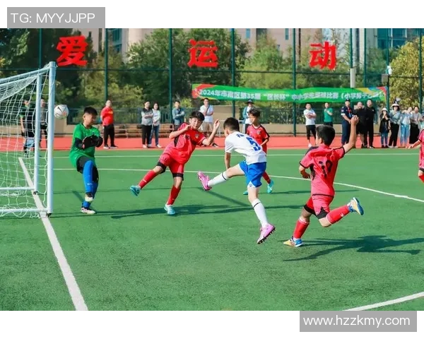 22号球星闪耀赛场引领风潮 展现足球场上的独特魅力与技术突破